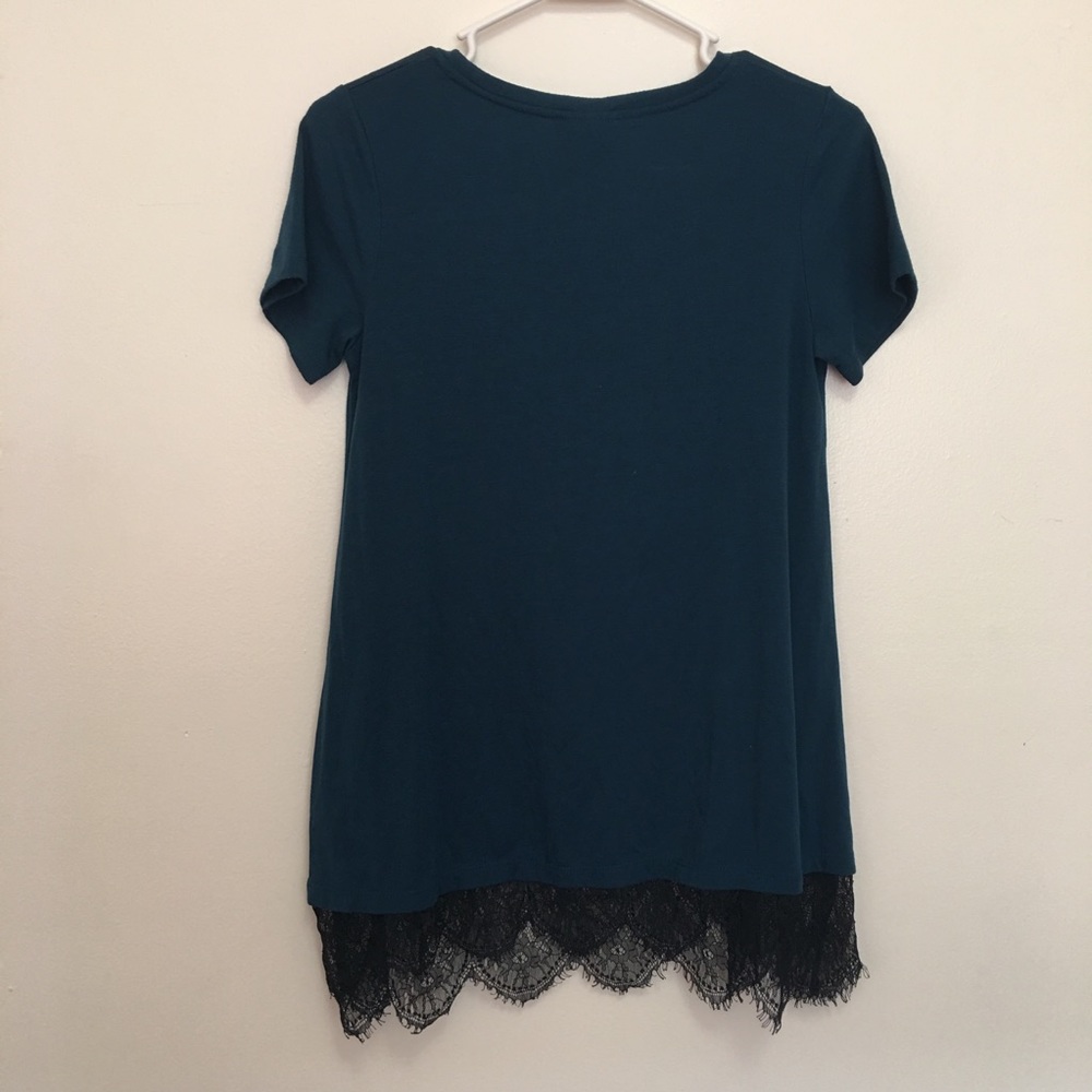 SALE! 3/10$ Mossimo Lacy Flowy Top - Picture 4 of 5